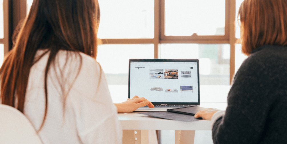 Não use imagens com pessoas de costas.